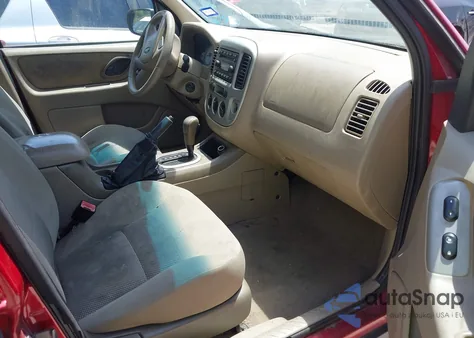 2005 Ford Escape Xlt z USA, uszkodzony, nr VIN 1FMYU031X5KE17077